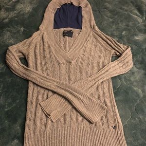 American Eagle hooded sweater
